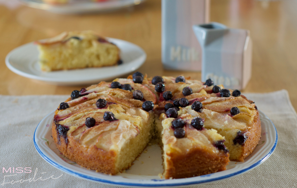 Simple Apple and Blueberry Cake